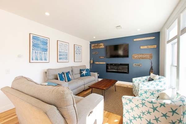 Photo 10 of Del Mar #20022 - Stunningly Decorated Home with Hot Tub!