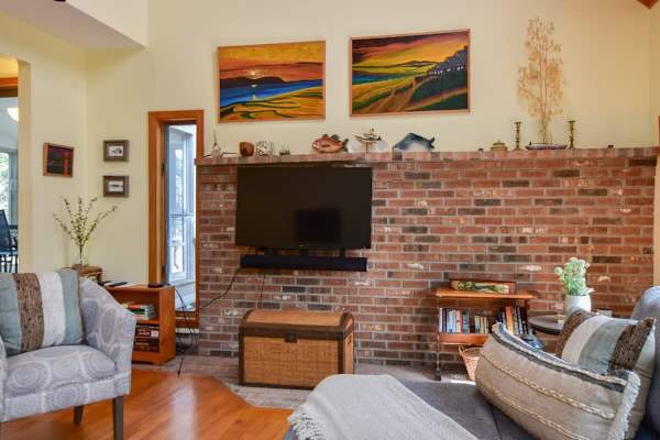 Photo 10 of Del Mar #13364 - 4 Mins to Wellfleet Village, Screened sunroom!