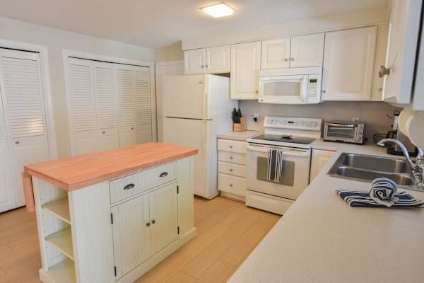 Photo 10 of Del Mar #19923 - Sunroom, Spacious Deck, 8 Mins to Mayflower Beach!