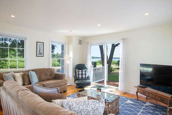 Photo 4 of Del Mar #14480 - Newly updated spacious steps to water!