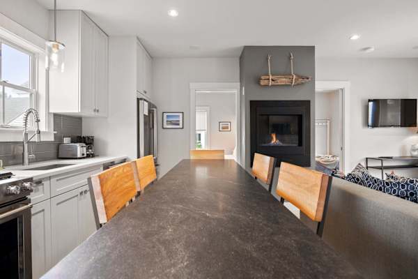 Photo 4 of Del Mar #11102 - Modern, Private Patio, Walk to Town!