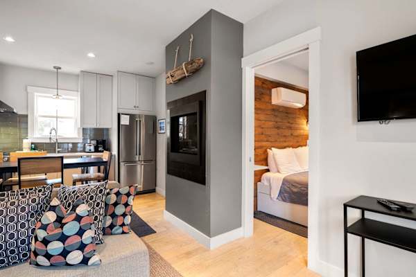 Photo 8 of Del Mar #11102 - Modern, Private Patio, Walk to Town!