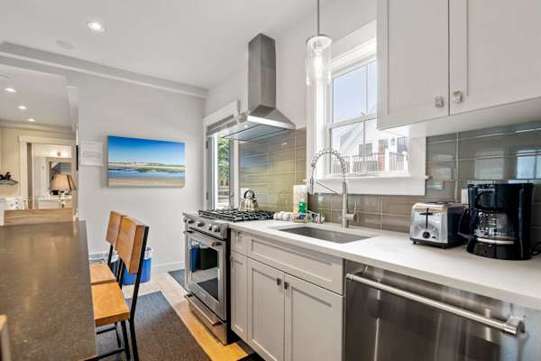 Photo 3 of Del Mar #11102 - Modern, Private Patio, Walk to Town!