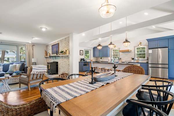 Photo 2 of Del Mar #14497 - Newly Updated Home Close to Beaches!