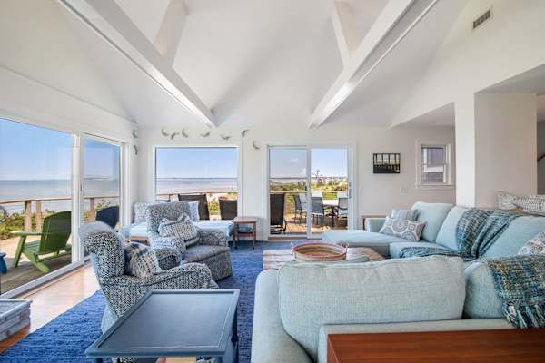 Photo 8 of Del Mar #14436 - Gorgeous Architectural Waterfront Property!