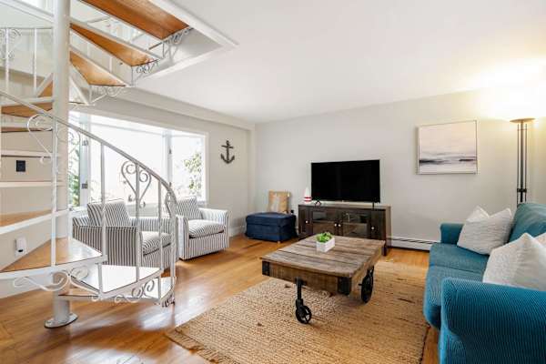 Photo 3 of Del Mar #14525 - 2 Miles to Coast Guard Beach!