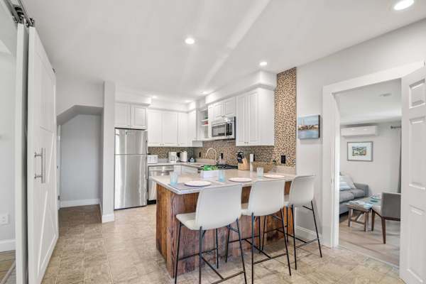 Photo 2 of Del Mar #11109 - Charming Getaway 1 Block from Beach!