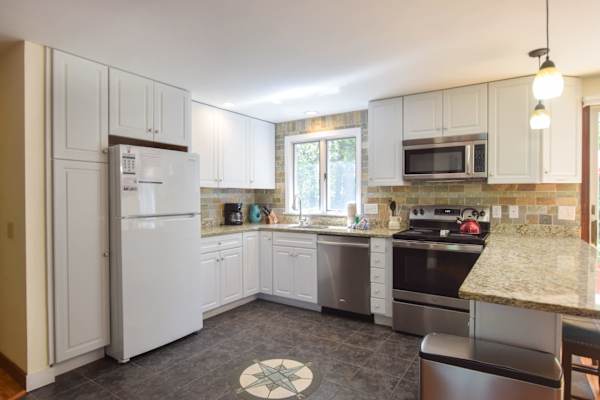 Photo 2 of Del Mar #16632 - 15 Minute Walk to Pleasant Street Beach!