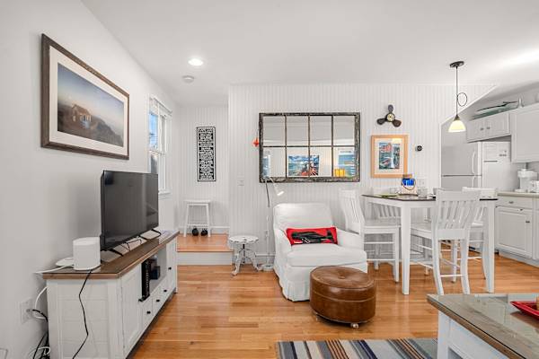 Photo 2 of Del Mar #11117 - Private Deck, Parking, Walk to Town!