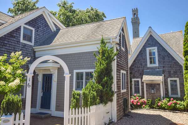 Photo 4 of Del Mar #11171 - Private deck, walk to Commercial Street!