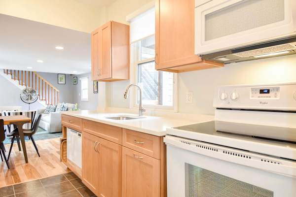 Photo 3 of Del Mar #11116 - Commercial St Private Patio Dog Welcome!