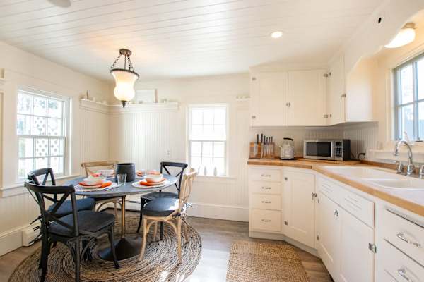 Photo 10 of Del Mar #19937 - 1 Mile to Nantucket Sound Beaches!