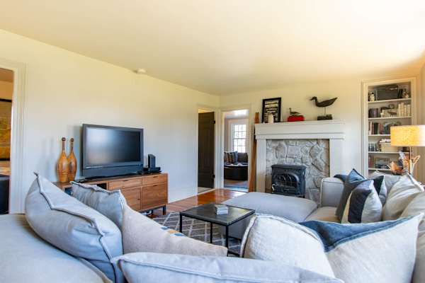 Photo 7 of Del Mar #19937 - 1 Mile to Nantucket Sound Beaches!