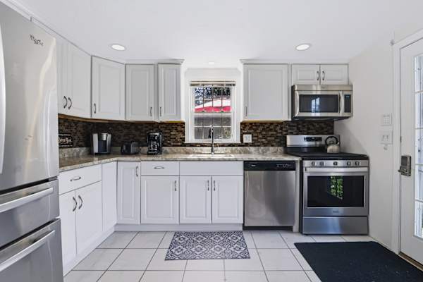Photo 7 of Del Mar #18847 - Minutes from Bay Beaches, Ping Pong and A/C!