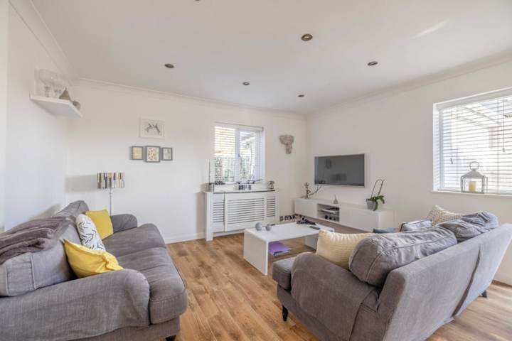 Meadow House, Maidenhead — Hostahome managed short-let