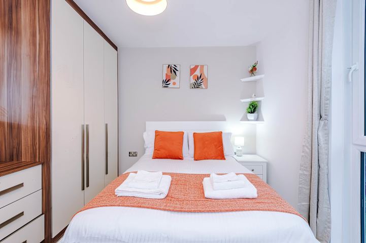 Apartment in Altrincham, Manchester — Hostahome managed short-let