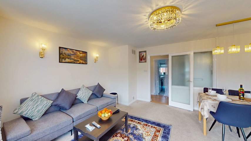 Apartment in Reading — Hostahome managed short-let