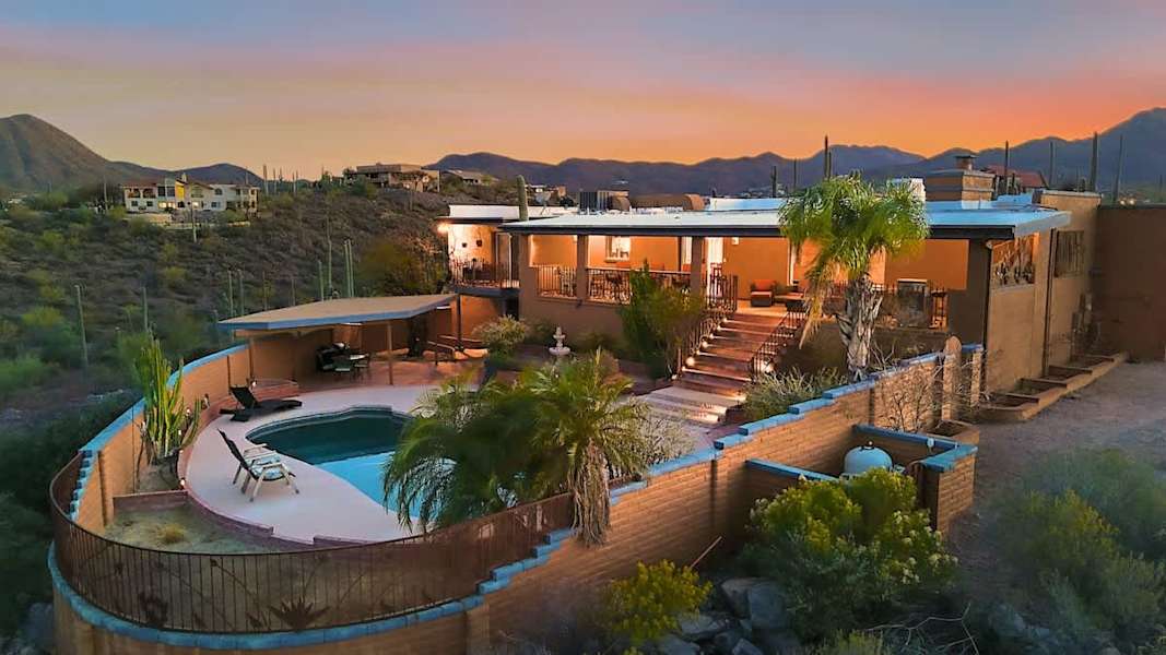 Private Hilltop Oasis overlooking city lights