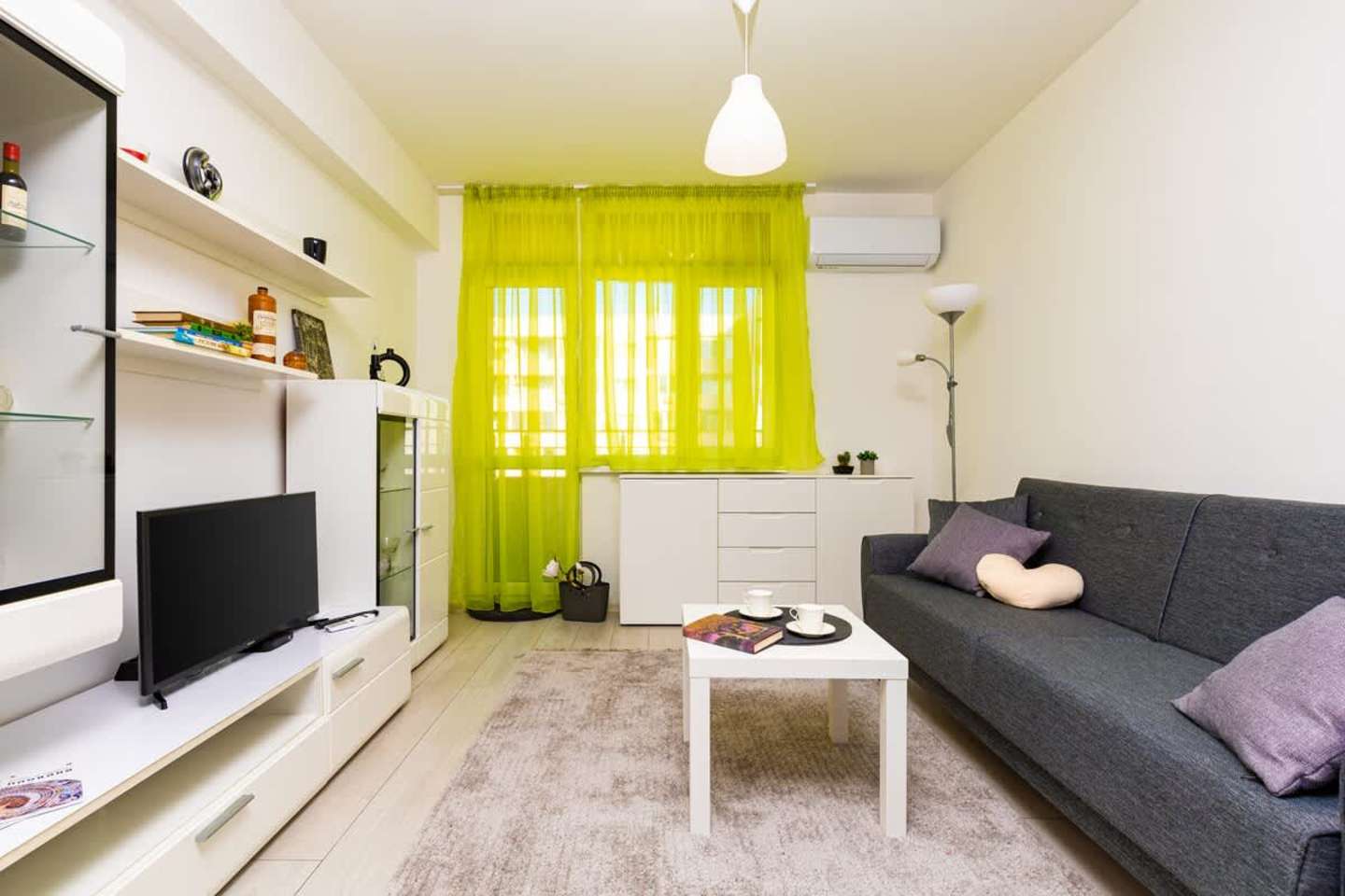 Radiant Retreat: Bright 1BD Haven in Plovdiv - Image 1
