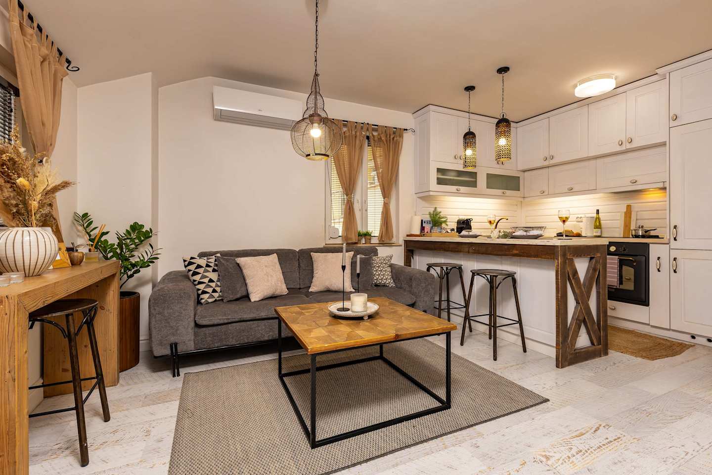 Stylish 1BD Flat near the centre of Plovdiv - Image 1