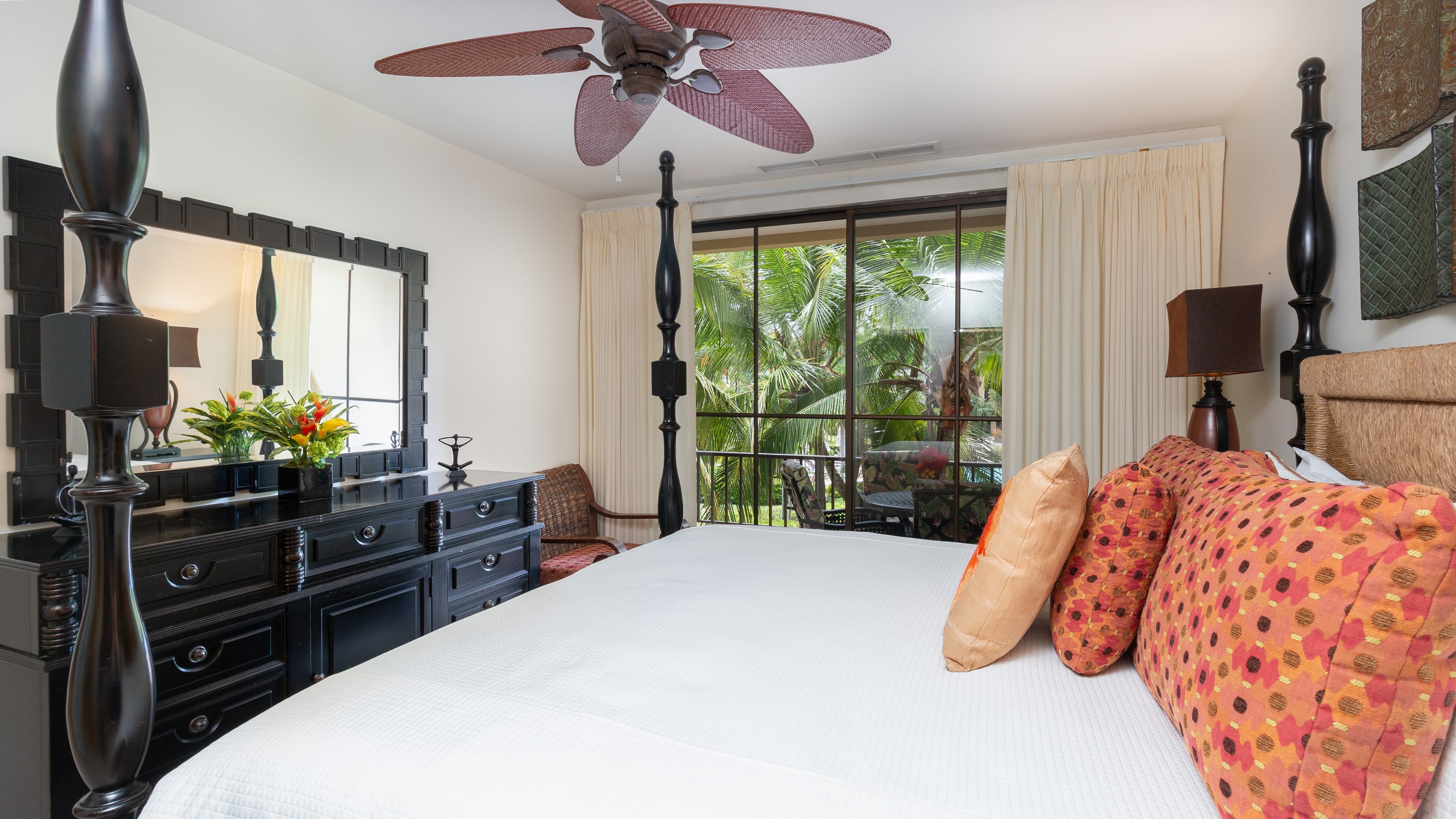 Spacious One-Bedroom Condo with Pool View, Balcony & Beach Club Access - Foto 13