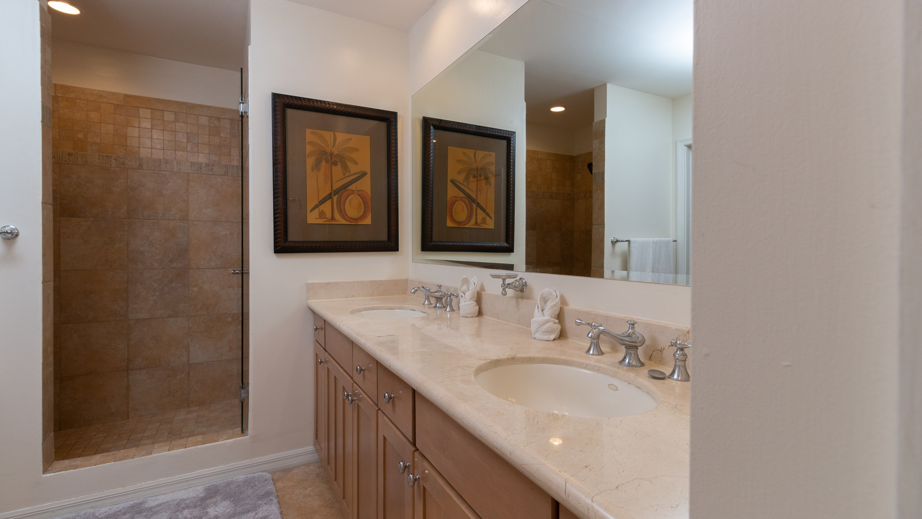 Spacious One-Bedroom Condo with Pool View, Balcony & Beach Club Access - Foto 17