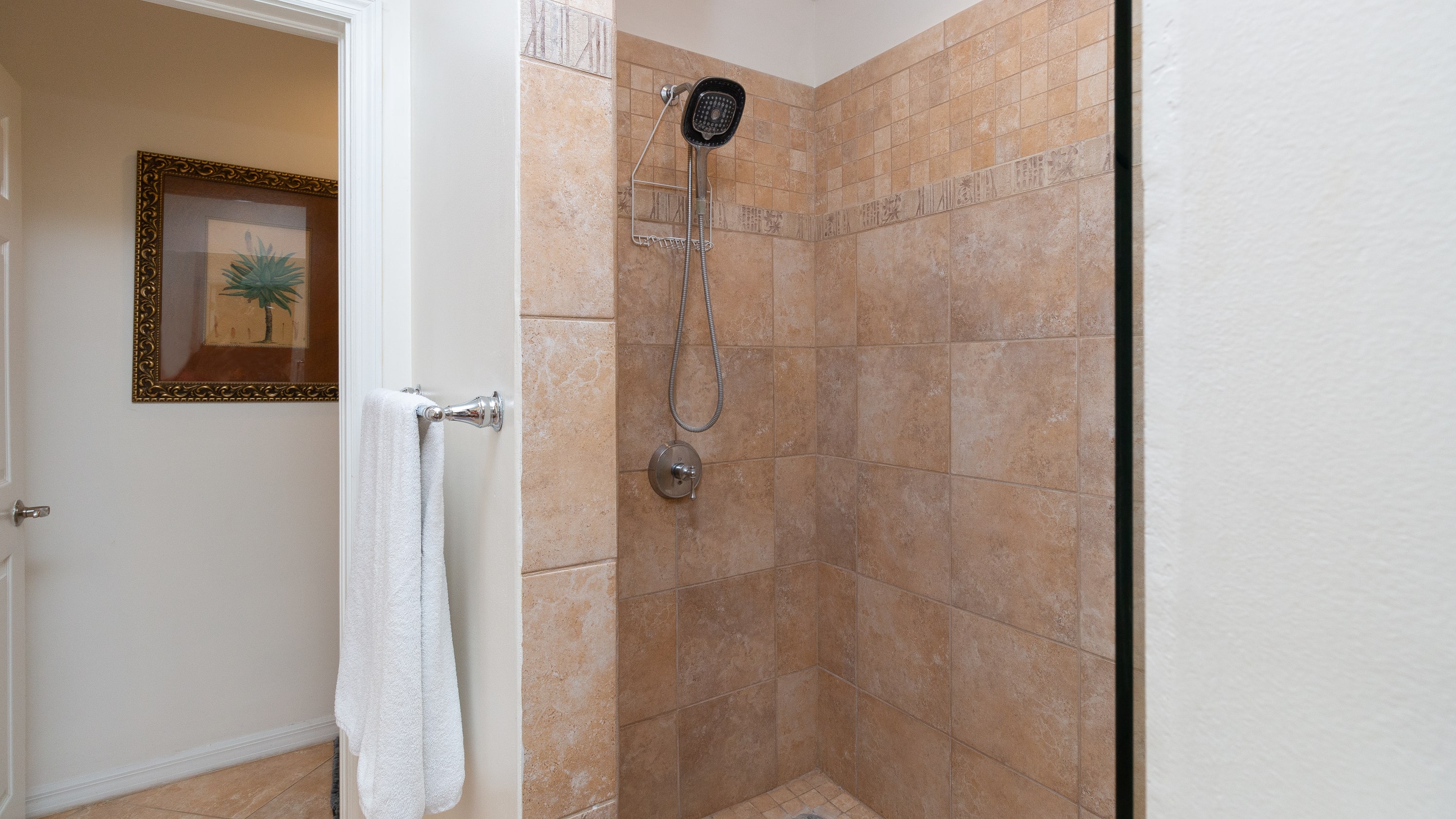 Spacious One-Bedroom Condo with Pool View, Balcony & Beach Club Access - Foto 18
