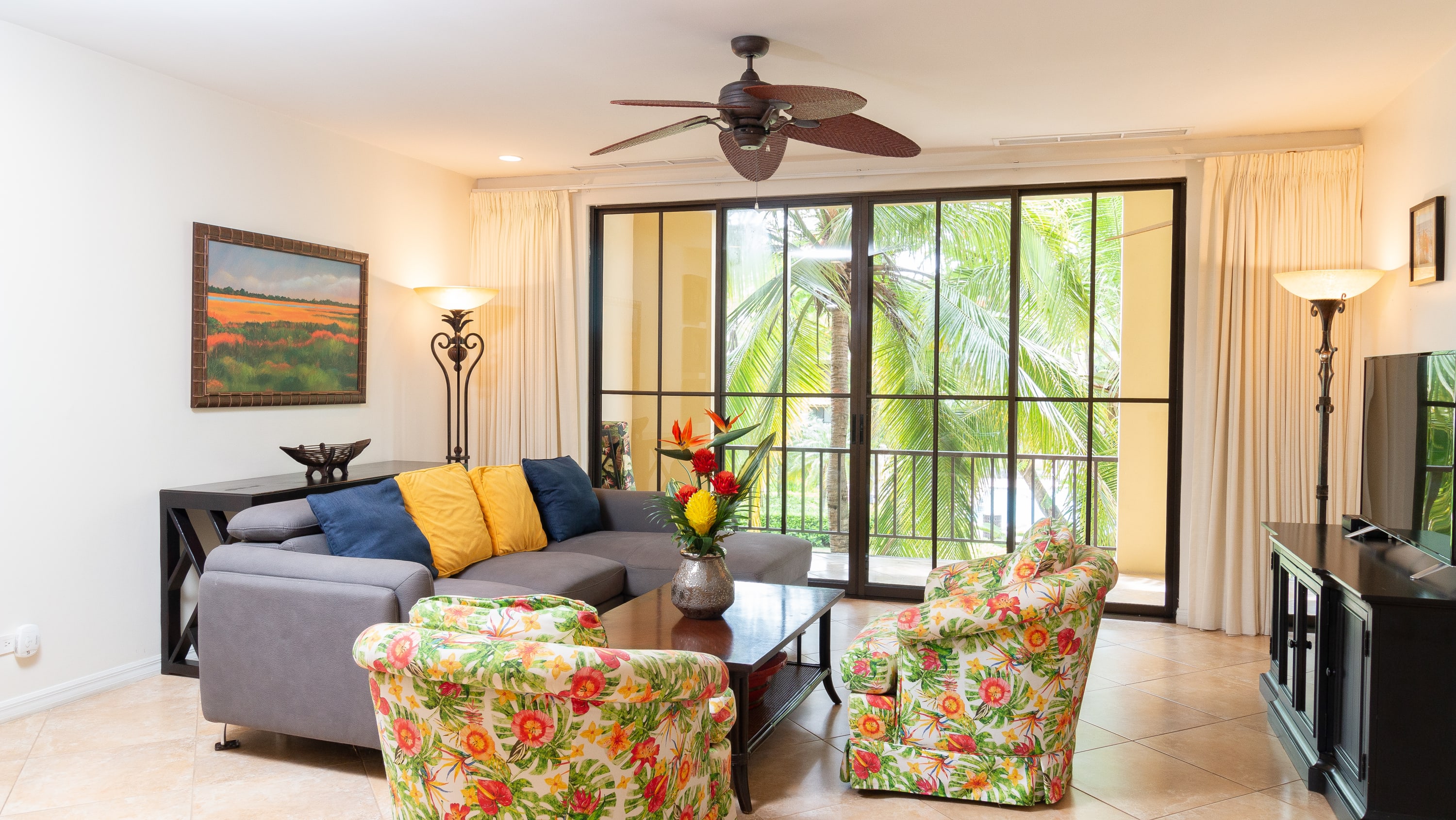Spacious One-Bedroom Condo with Pool View, Balcony & Beach Club Access - Foto 6