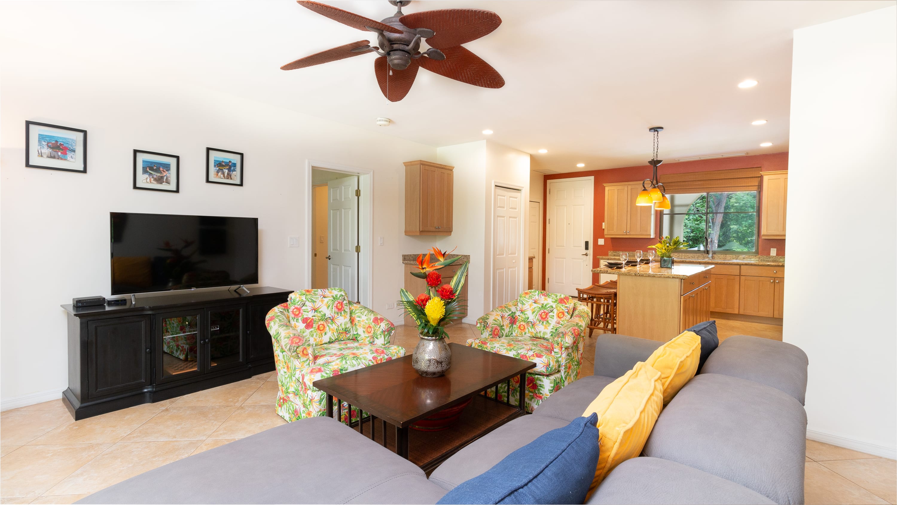 Spacious One-Bedroom Condo with Pool View, Balcony & Beach Club Access - Foto 7