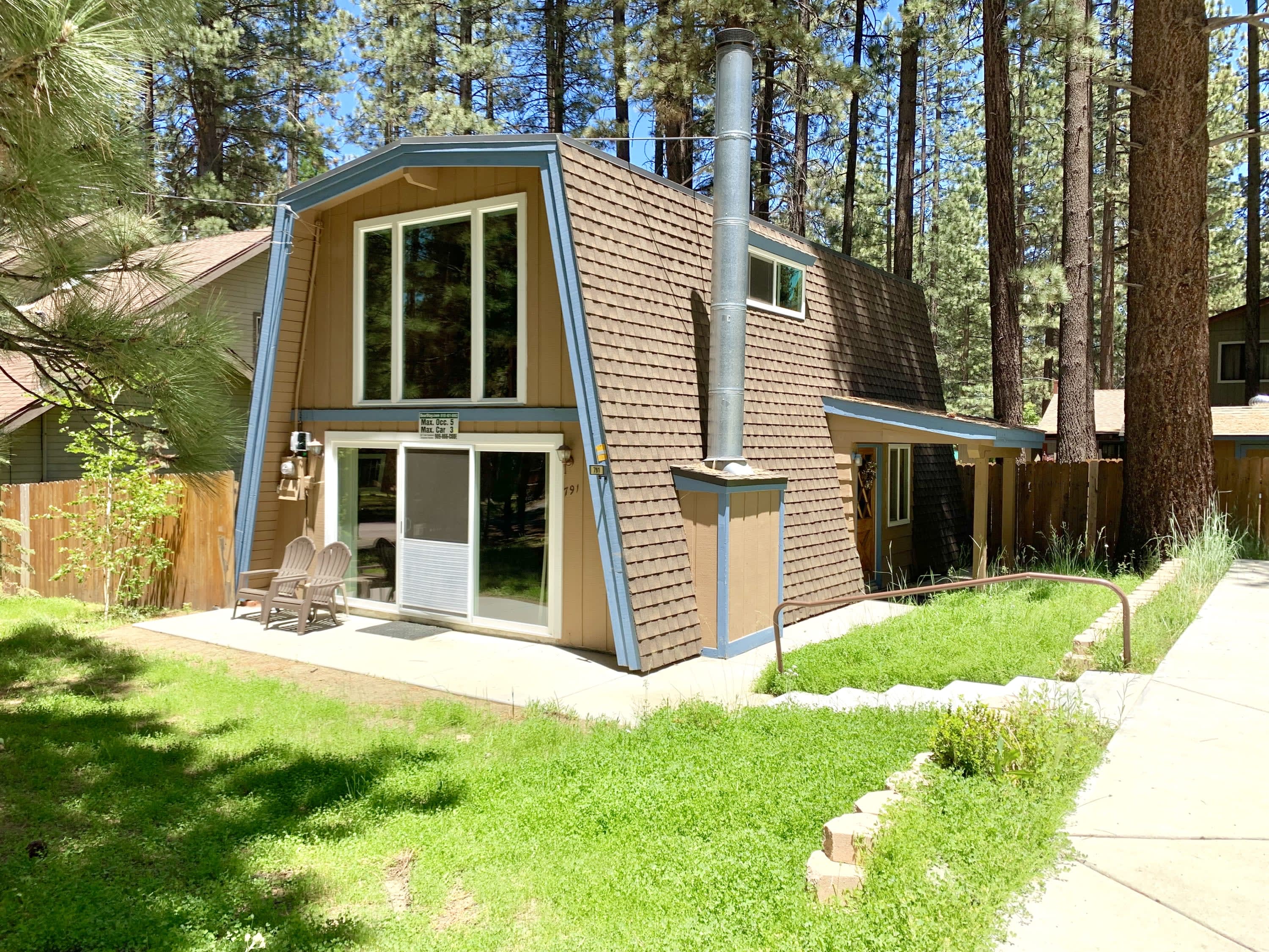 Steps to Snow Summit.Fireplace. Fenced yard.BBQ