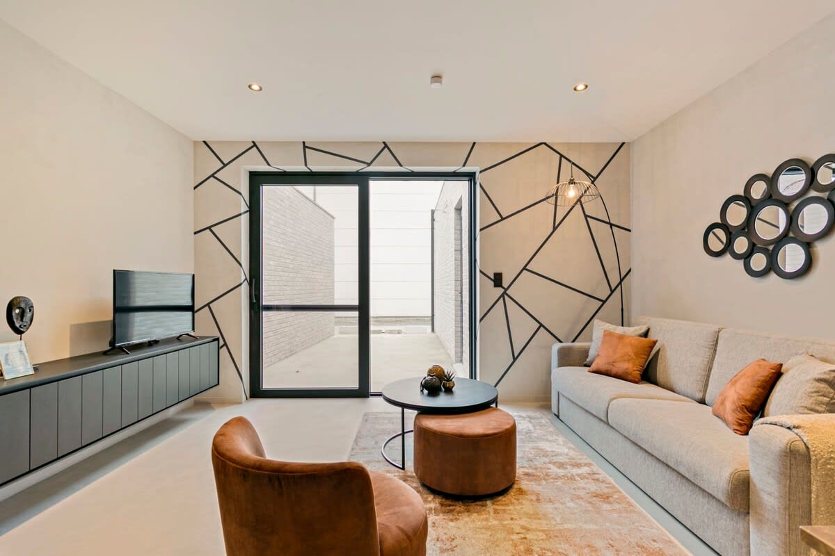 Stylish Apartment W/ Backyard & Private Entrance - Bruges