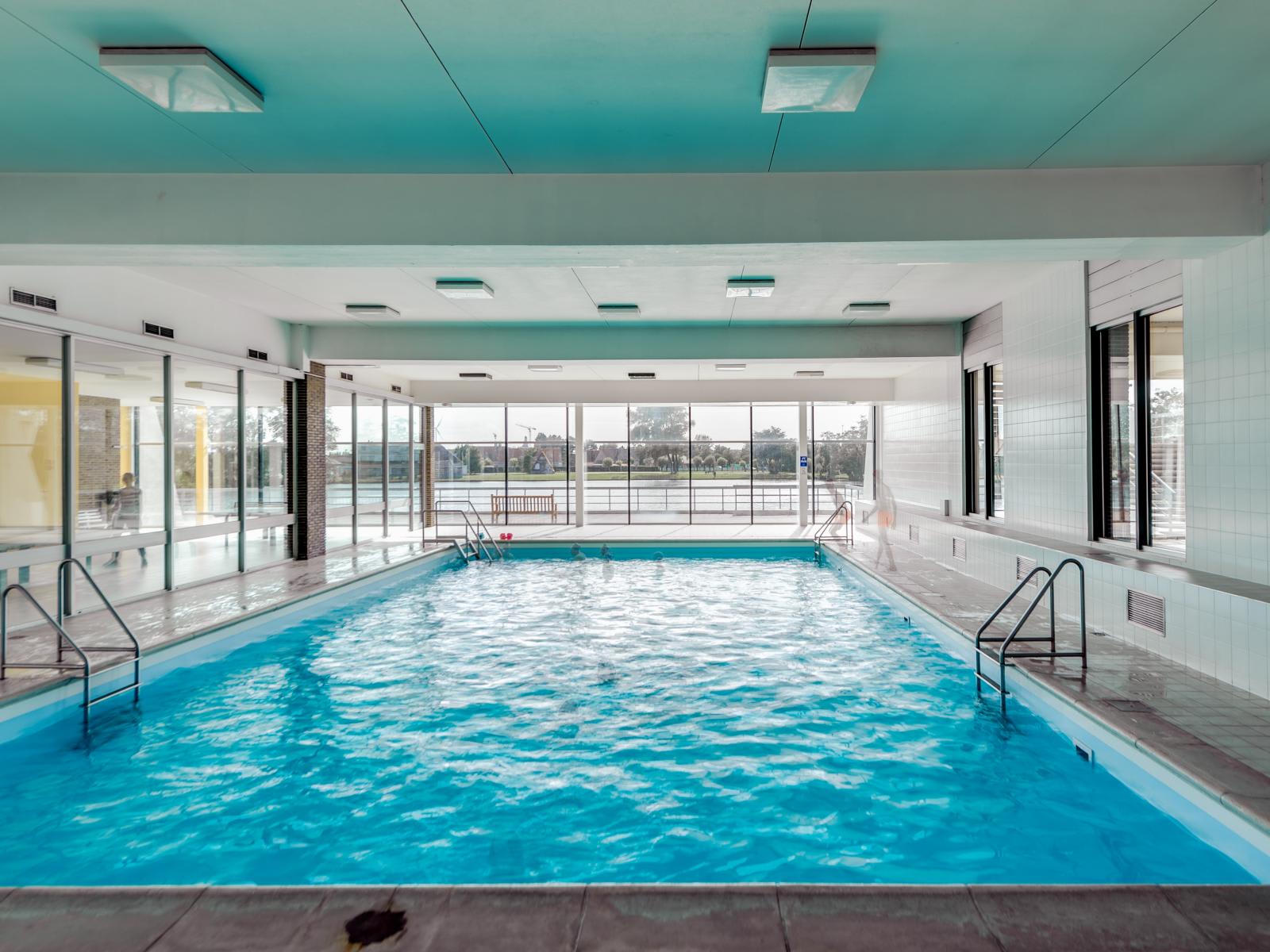 Waterfront Retreat W/ Pool & Balcony - Brugge