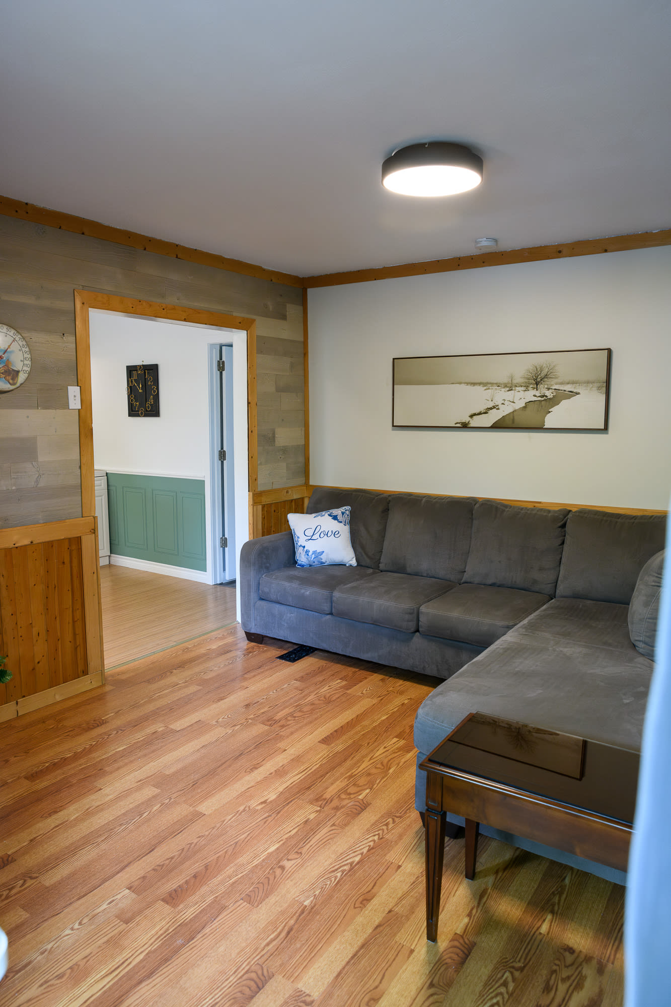 Spacious Living Room 