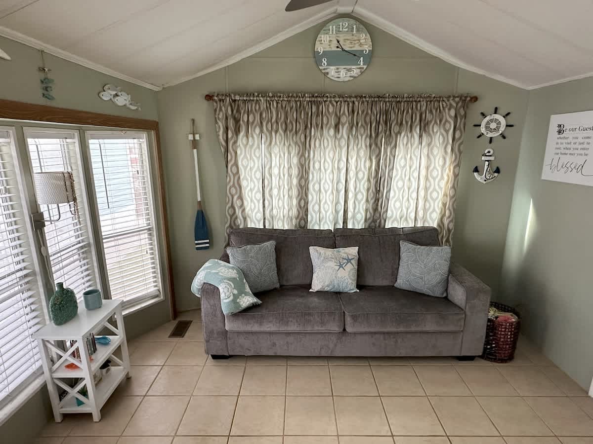 Family Friendly Resort Cottage with Private Patio 3