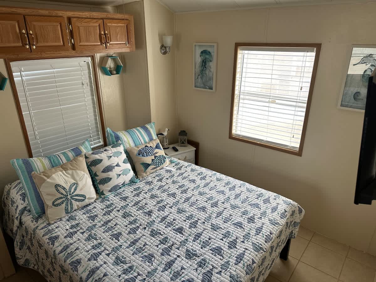 Family Friendly Resort Cottage with Private Patio 2