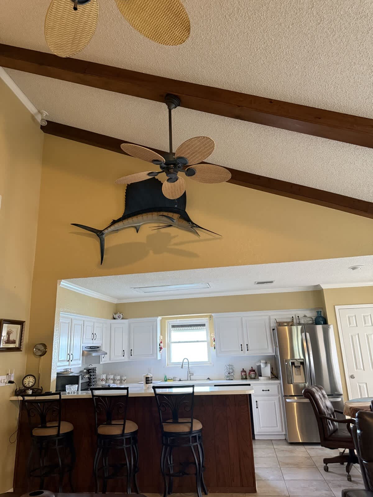 Relaxing Gulf Coast Getaway with a Waterfront Deck 7