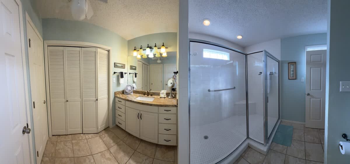 Relaxing Gulf Coast Getaway with a Waterfront Deck 4