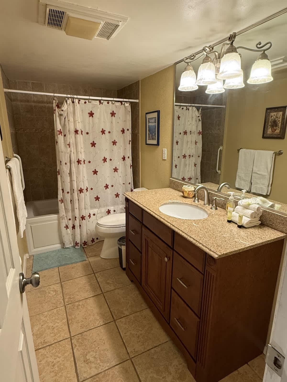 Relaxing Gulf Coast Getaway with a Waterfront Deck | Photo 11