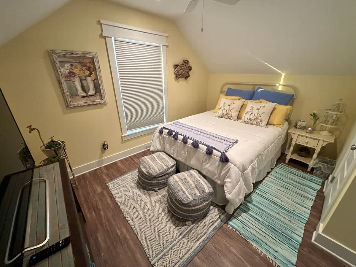 | Full Size Bed | 2nd Floor | Smart Tv