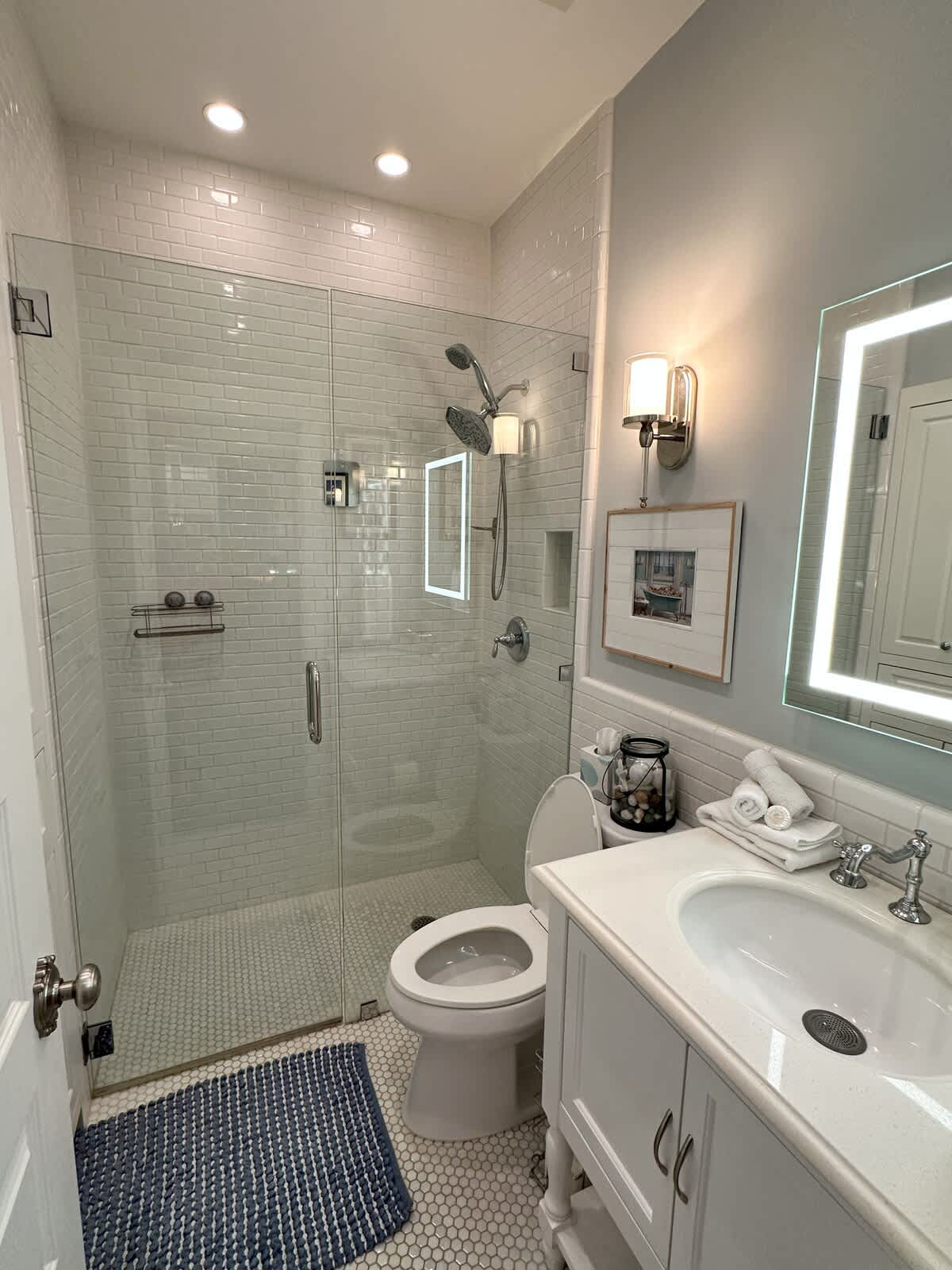 Full Bathroom | 1st Floor | Complimentary Toiletries
