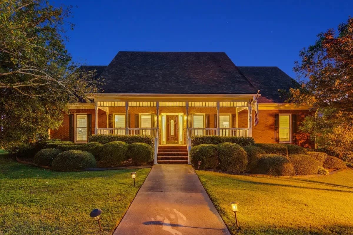 Atlanta 5BR Luxe Pool Retreat,Sleeps 12
