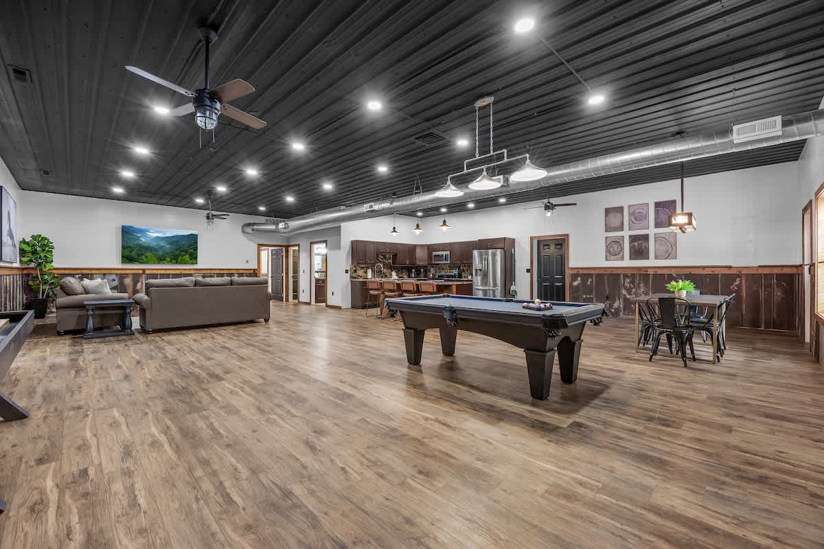 Near PF Parkway/Firepit/Hot Tub — Sevierville, TN — vacation rental