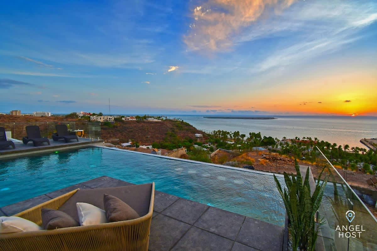 Infinity Pool, Bay Views, BBQ, Walk to Beach — La Paz, Baja California Sur — vacation rental