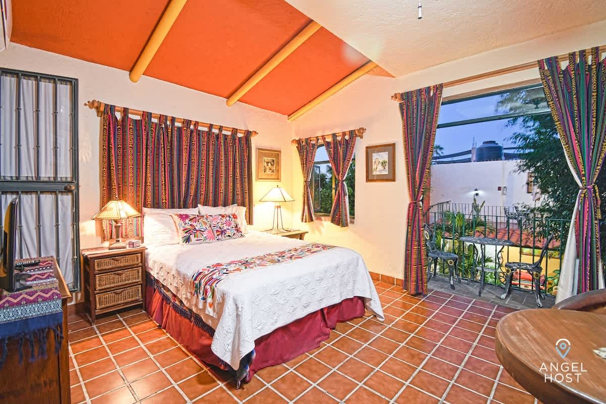 Suite Steps from Malecon, Beach Dining Stripe — La Paz, Baja California Sur — vacation rental