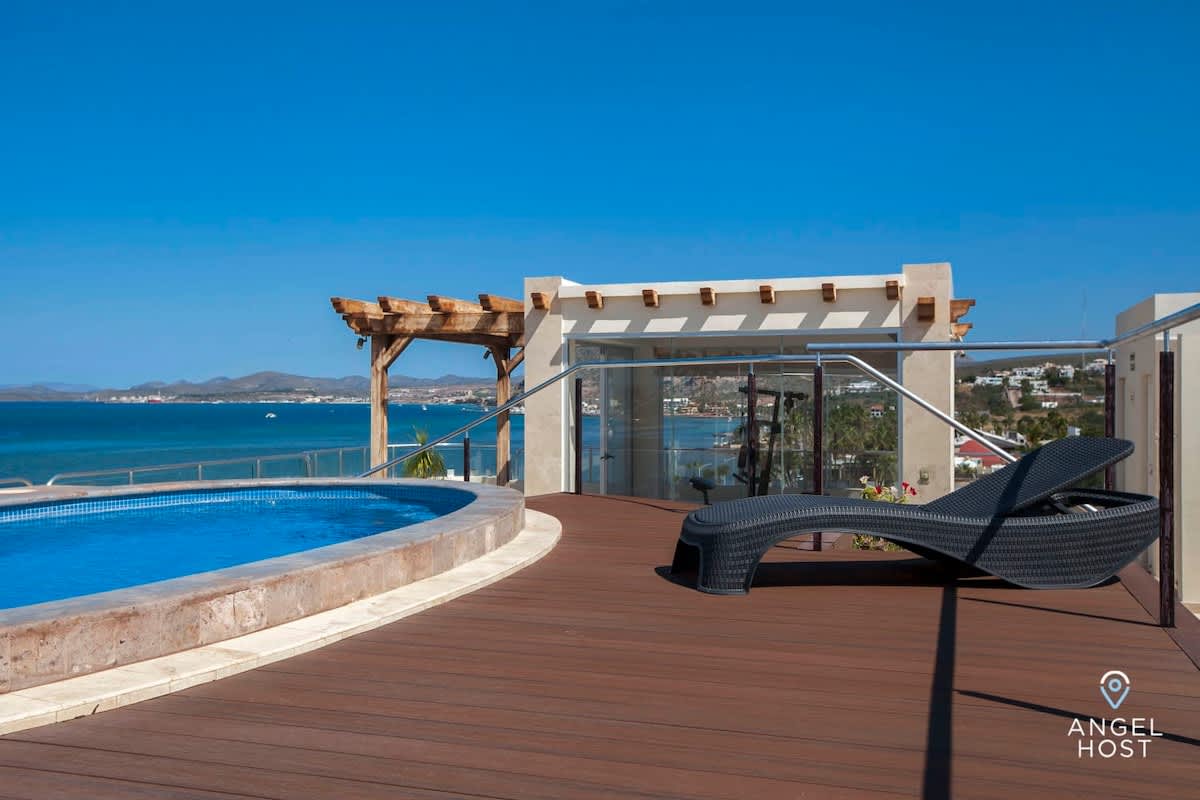 Oceanview Balcony, RoofPool, Steps to Malecon — La Paz, Baja California Sur — vacation rental