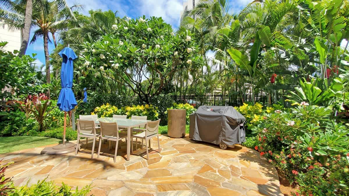 Exterior Amenity BBQ Area