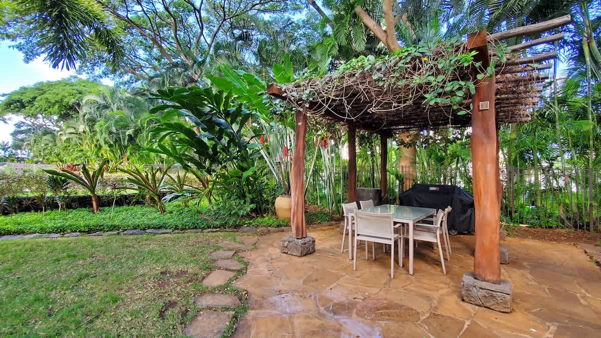 Exterior Amenity Cabana Area