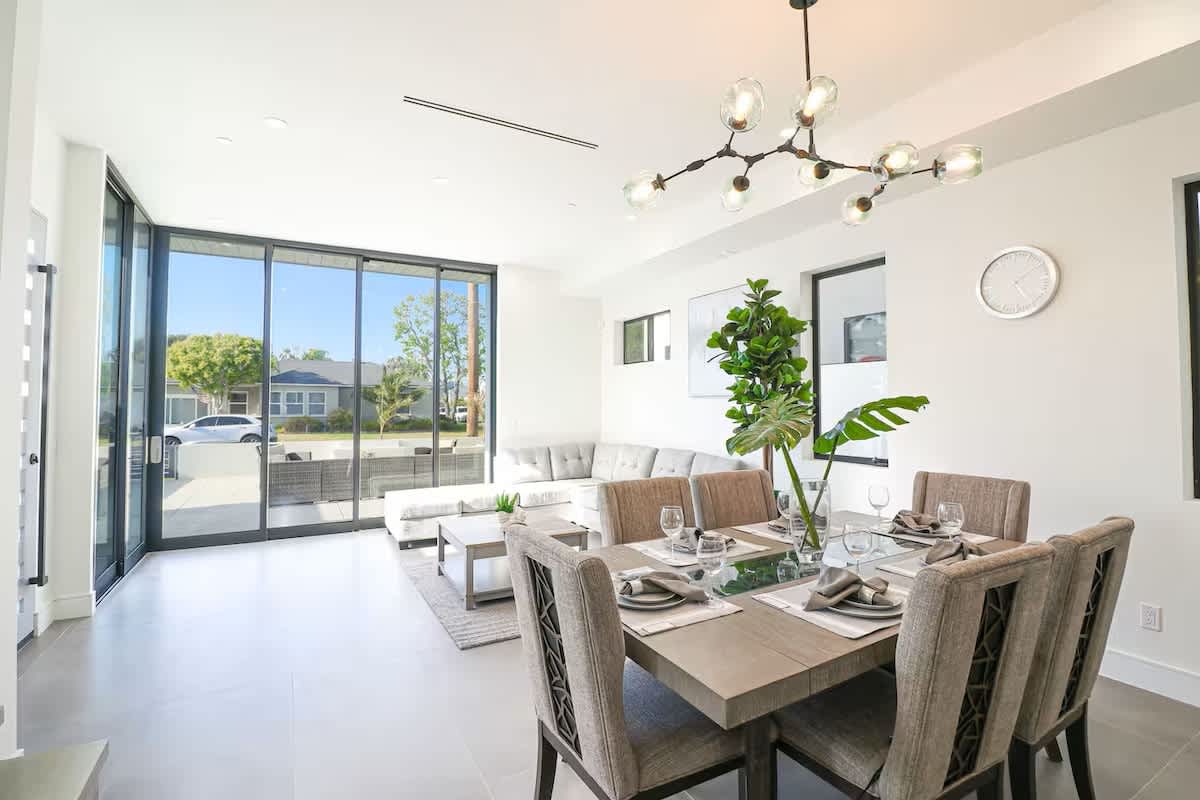 Dining Room accomodates 6 people.