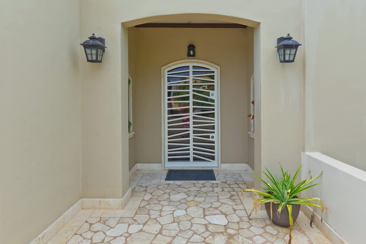 Upper Suite - Private Entrance (Casa Famlee 2)