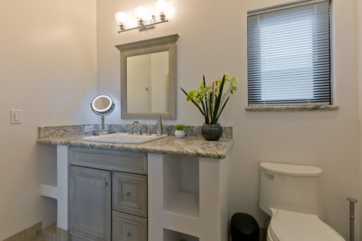 Upper Suite - Bedroom Bathroom with Shower